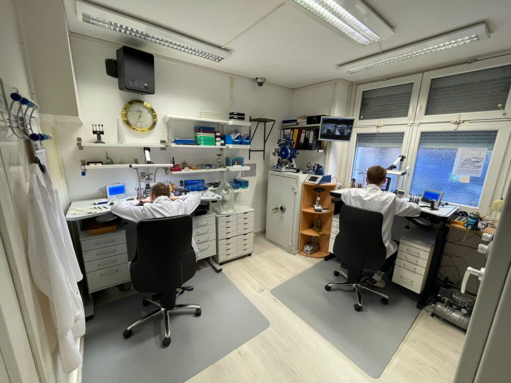 Uhrmacherwerkstatt Berlin mit Arbeitsplätzen