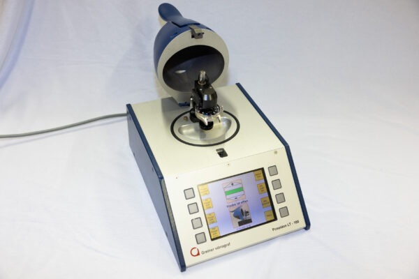 Wasserdichtigkeitsprüfung einer Uhr am Greiner Poseidon